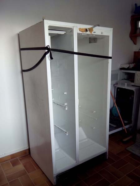 le frigo arrive à la villa
